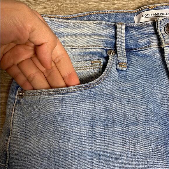 Good American High Waist Bermuda Shorts B3… - Picture 3 of 8